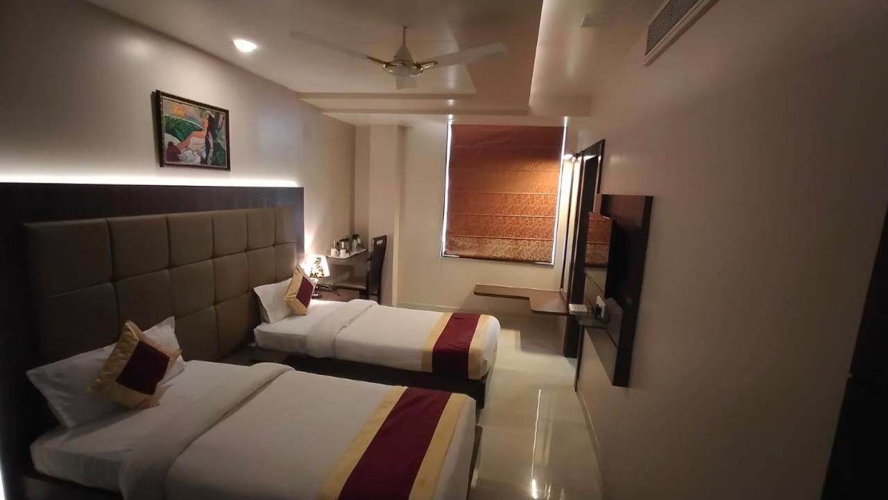 Hotel Ozas Grand Varanasi Exterior foto