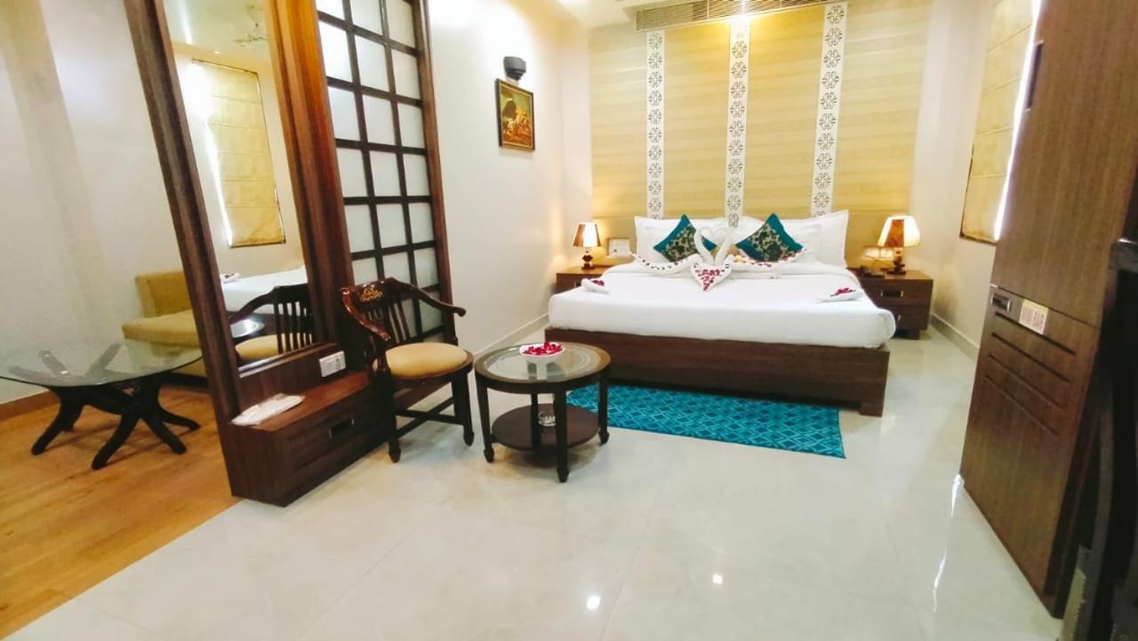 Hotel Ozas Grand Varanasi Exterior foto