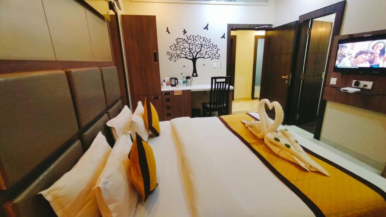 Hotel Ozas Grand Varanasi Exterior foto