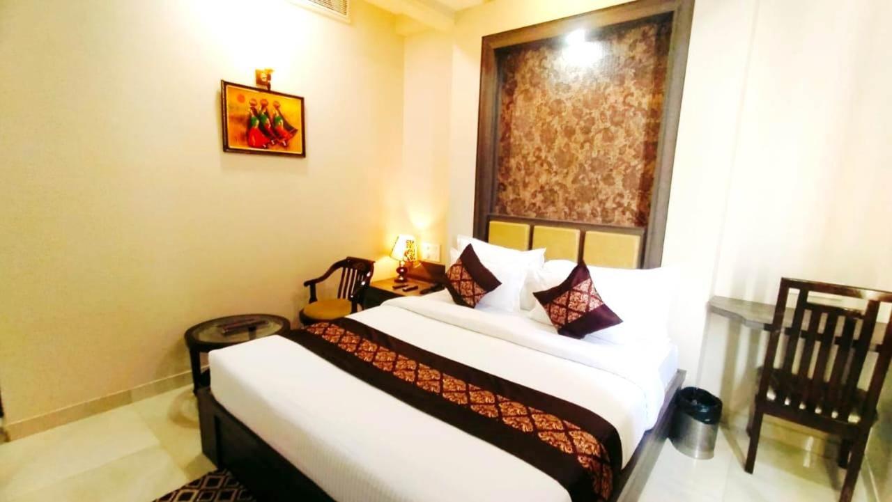 Hotel Ozas Grand Varanasi Exterior foto