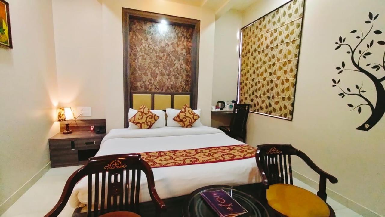 Hotel Ozas Grand Varanasi Exterior foto