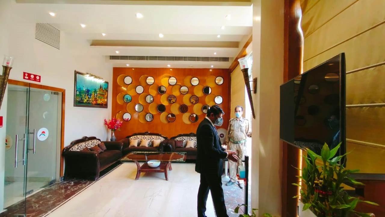 Hotel Ozas Grand Varanasi Exterior foto