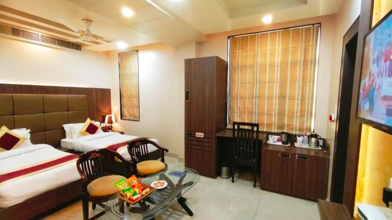 Hotel Ozas Grand Varanasi Exterior foto