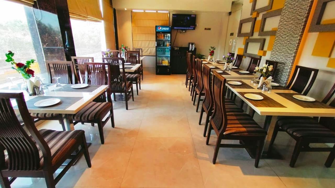 Hotel Ozas Grand Varanasi Exterior foto