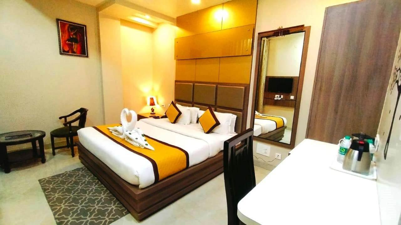 Hotel Ozas Grand Varanasi Exterior foto