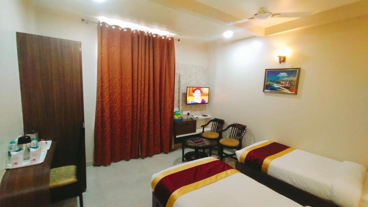 Hotel Ozas Grand Varanasi Exterior foto
