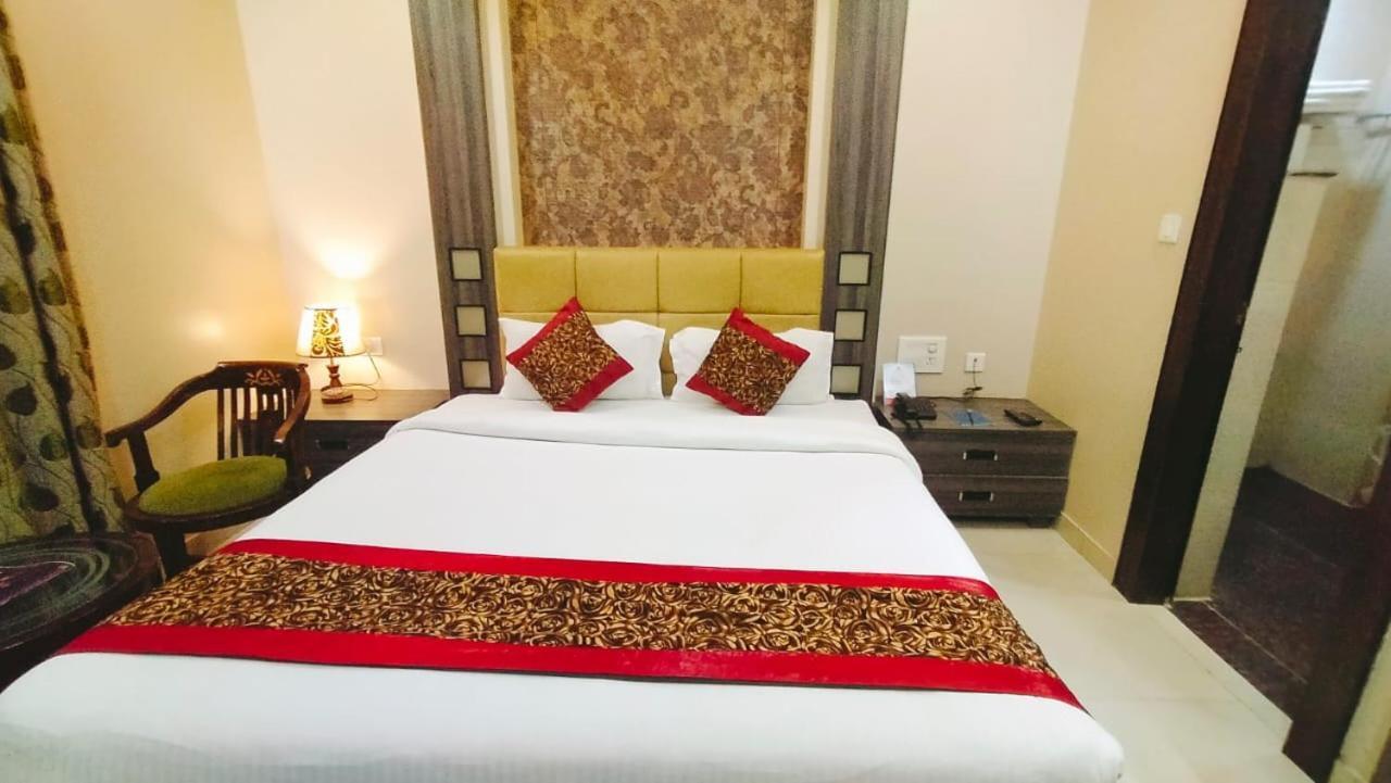 Hotel Ozas Grand Varanasi Exterior foto