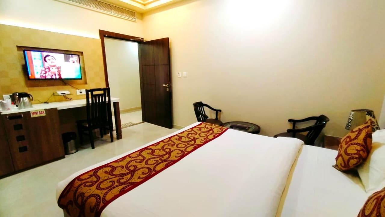 Hotel Ozas Grand Varanasi Exterior foto