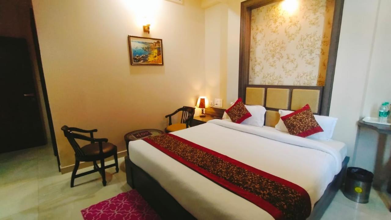Hotel Ozas Grand Varanasi Exterior foto