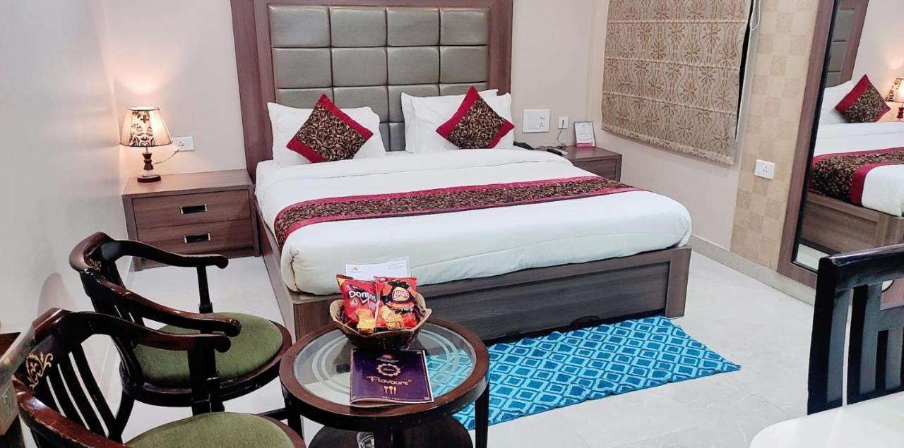 Hotel Ozas Grand Varanasi Exterior foto